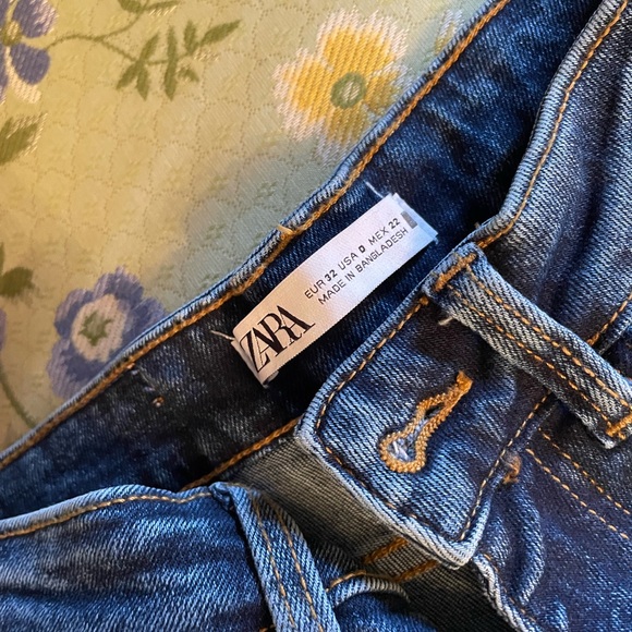 ZARA JEANS SIZE 0 - BARELY WORN!! - Picture 2 of 2